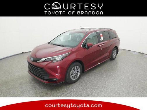 2025 Toyota Sienna XLE