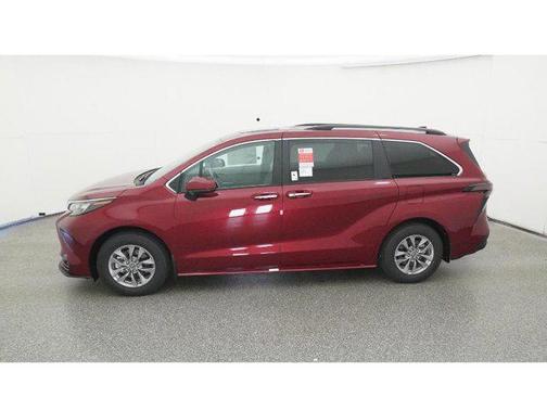2025 Toyota Sienna XLE