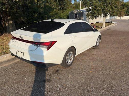 2022 Hyundai ELANTRA SE