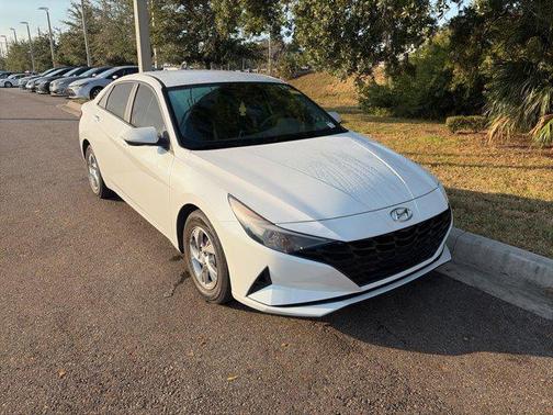 2022 Hyundai ELANTRA SE