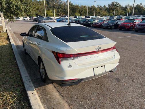 2022 Hyundai ELANTRA SE