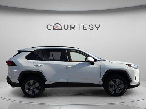 2024 Toyota RAV4 Hybrid SE