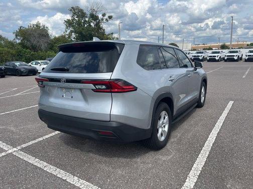2025 Toyota Highlander LE