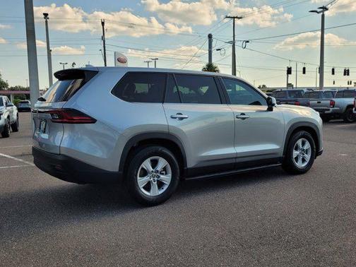 2025 Toyota Highlander LE