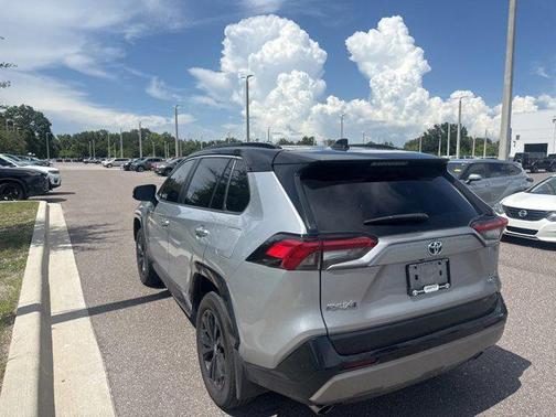 2024 Toyota RAV4 Hybrid SE