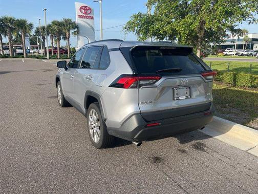 2022 Toyota RAV4 XLE Premium