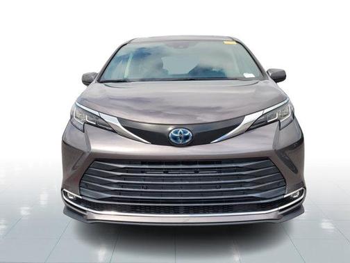 2022 Toyota Sienna XLE 7 Passenger