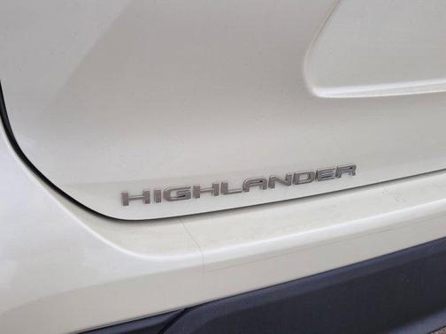 2020 Toyota Highlander LE