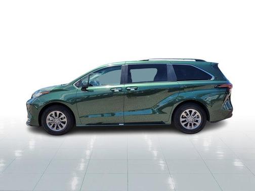 2023 Toyota Sienna XLE 8 Passenger