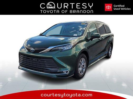 2023 Toyota Sienna XLE 8 Passenger