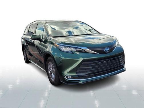 2023 Toyota Sienna XLE 8 Passenger