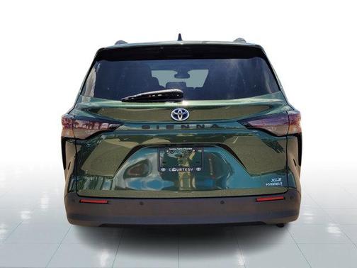 2023 Toyota Sienna XLE 8 Passenger