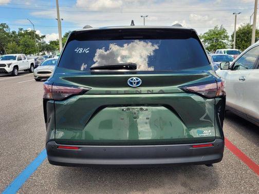 2023 Toyota Sienna XLE 8 Passenger