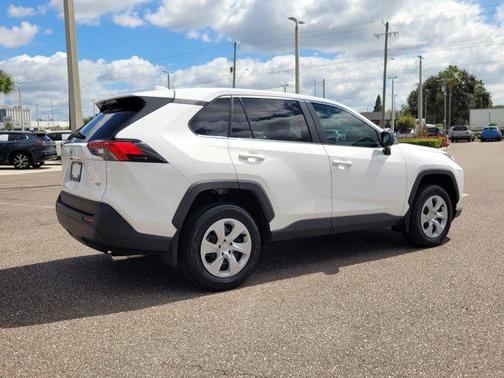 2025 Toyota RAV4 LE