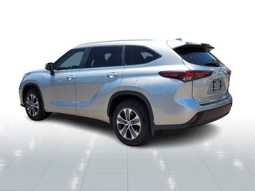 2025 Toyota Highlander XLE