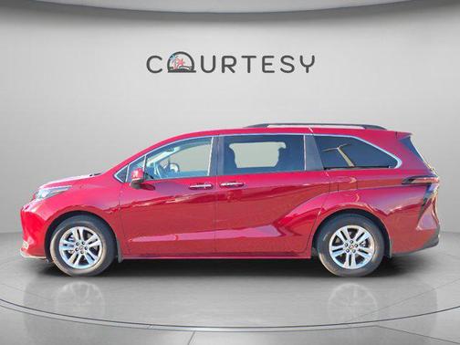 2024 Toyota Sienna XLE