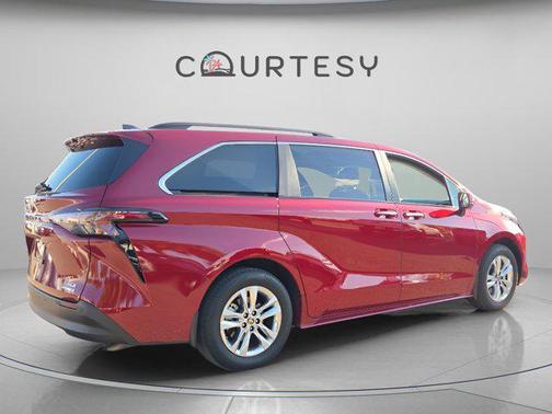 2024 Toyota Sienna XLE