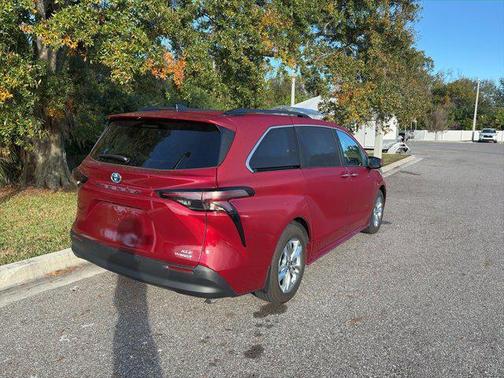 2024 Toyota Sienna XLE