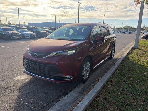 2024 Toyota Sienna XLE