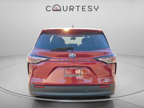 2024 Toyota Sienna XLE