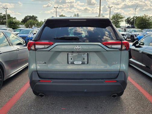 2022 Toyota RAV4 XLE