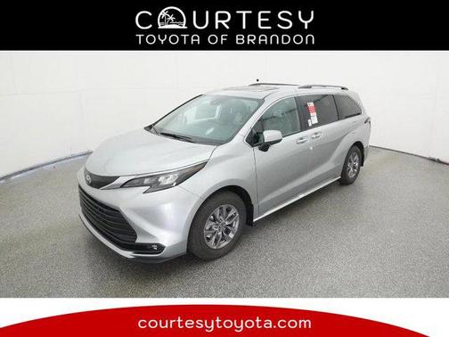 2025 Toyota Sienna XLE