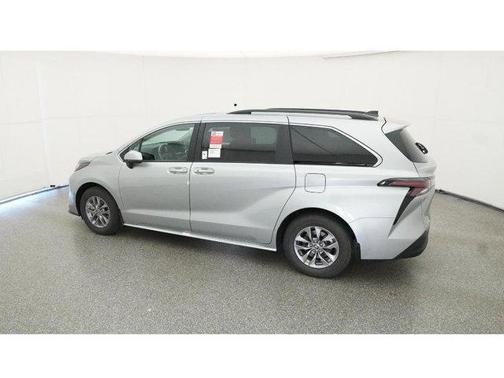 2025 Toyota Sienna XLE