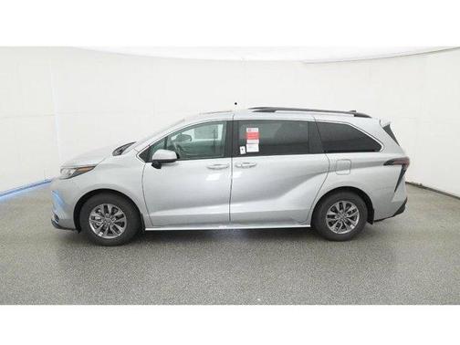 2025 Toyota Sienna XLE