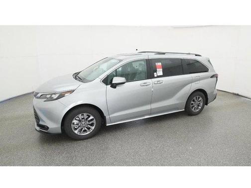 2025 Toyota Sienna XLE