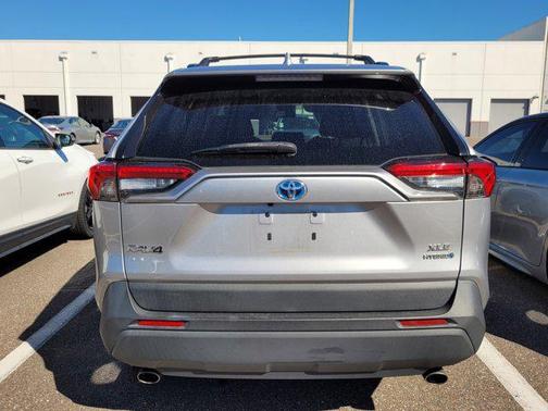2022 Toyota RAV4 Hybrid XLE