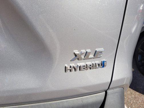 2022 Toyota RAV4 Hybrid XLE