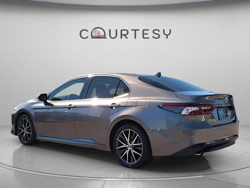 2024 Toyota Camry Hybrid XLE