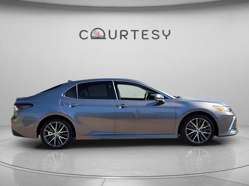 2024 Toyota Camry Hybrid XLE