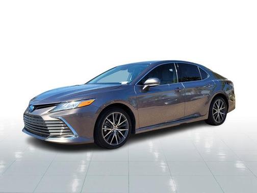 2024 Toyota Camry Hybrid XLE