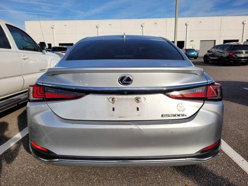 2019 Lexus ES 300h Luxury