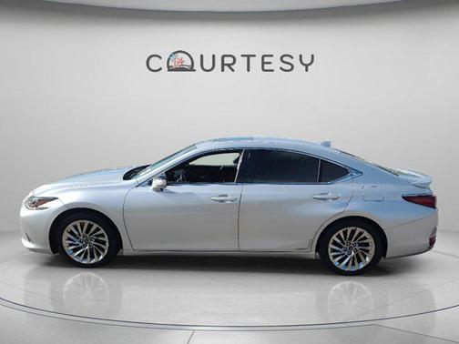 2019 Lexus ES 300h Luxury