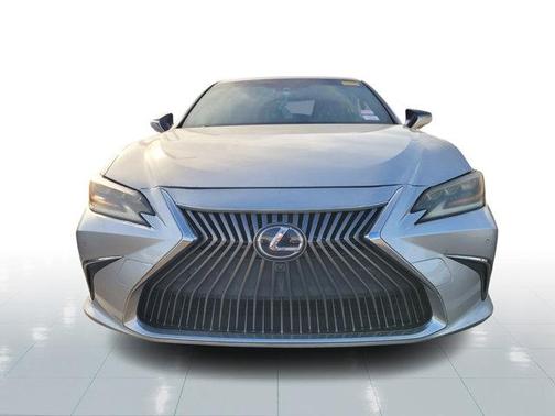 2019 Lexus ES 300h Luxury