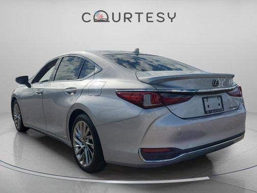 2019 Lexus ES 300h Luxury