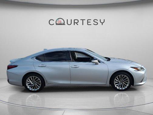 2019 Lexus ES 300h Luxury