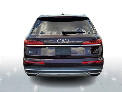 2022 Audi Q7 45 Premium