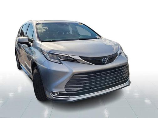 2021 Toyota Sienna Limited 7-Passenger