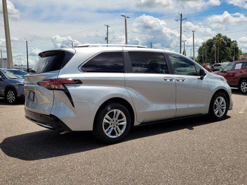 2021 Toyota Sienna Limited 7-Passenger
