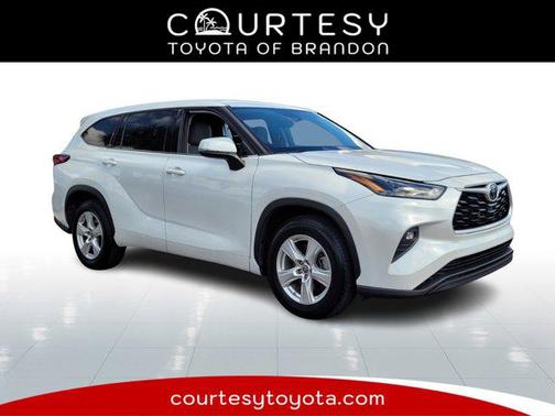 2022 Toyota Highlander LE