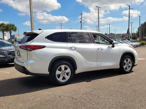 2022 Toyota Highlander LE