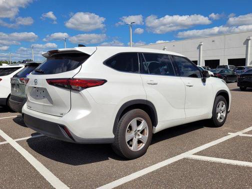 2022 Toyota Highlander LE