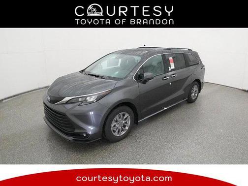 2025 Toyota Sienna XLE