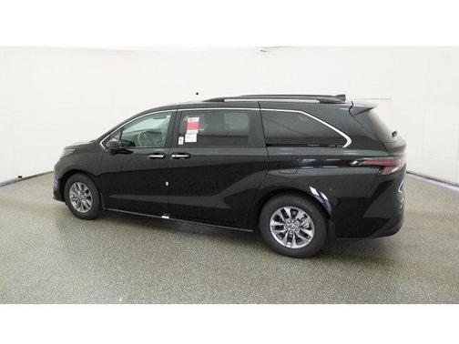 2025 Toyota Sienna XLE 8 Passenger