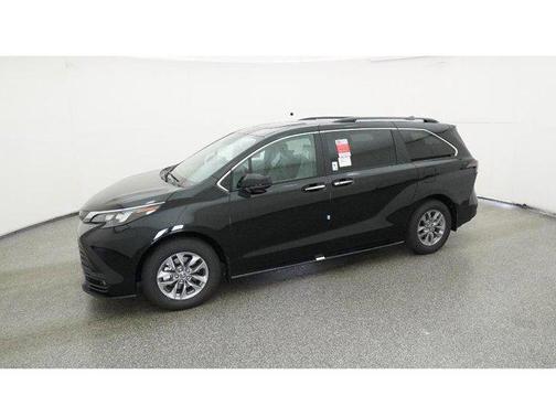 2025 Toyota Sienna XLE 8 Passenger