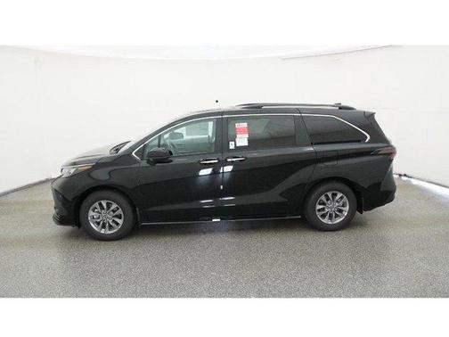 2025 Toyota Sienna XLE 8 Passenger