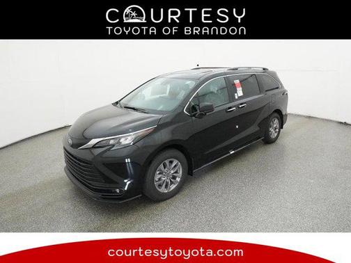 2025 Toyota Sienna XLE 8 Passenger